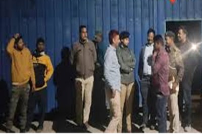 मुजफ्फरपुर : अवैध शराब की सूचना पर छापा मारने पहुंची पुलिस, गोदाम से निकला करोड़ों का गुटखा