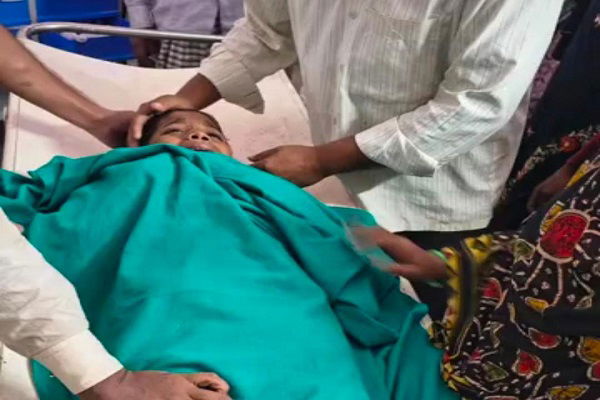 चतरा में वज्रपात का कहर: 1 महिला की मौत, दो गंभीर रूप से झुलसे, घायल का इलाज जारी