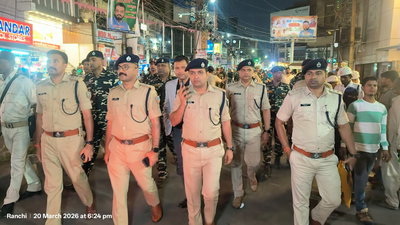 ईद और सरहुल पर्व को लेकर पुलिस प्रशासन ने किया फ्लैग मार्च