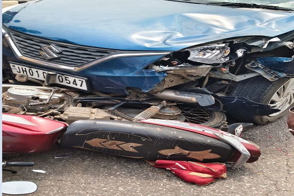 बहरागोड़ा: NH-49 पर कार ने बाइक सवार को मारी टक्कर, एक महिला गंभीर रूप से घायल