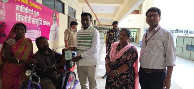 Ranchi News :  कुछ ही घंटों में दिव्यांग का बना राशन कार्ड , डीसी मंजूनाथ भजंत्री ने सौंपा