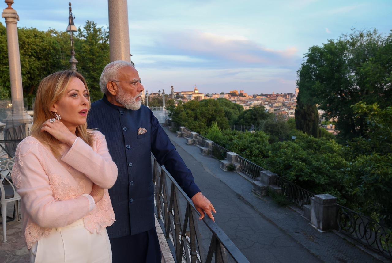 International Visit :  रोम में मोदी-मेलोनी की खास मुलाकात, कोलोसियम दौरे की तस्वीरों ने खींचा सबका ध्यान