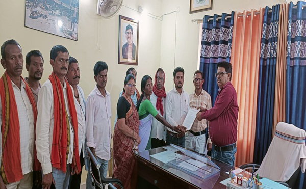 Latehar News :   किसान विरोधी नीतियों के खिलाफ भाजपा का प्रदर्शन, राज्यपाल के नाम BDO को सौंपा ज्ञापन