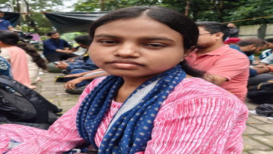 मेरी क्या गलती 14 :  पिता गुजरे, पेंशन से चलता घर, सरिता की नौकरी से परिवार की जगी थी आस