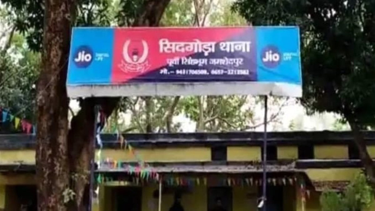 डीजे-पुलिस-बवाल :  देर रात बंद कराने पहुंची पुलिस पर पथराव, वाहन में तोड़फोड़, ASI घायल