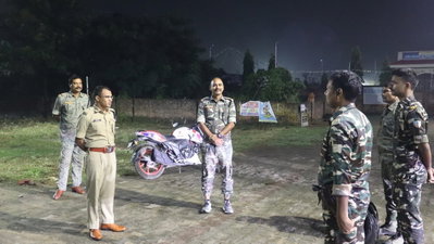 देर रात सड़कों पर उतरे बोकारो एसपी, कई इलाकों का किया निरीक्षण, दिए निर्देश