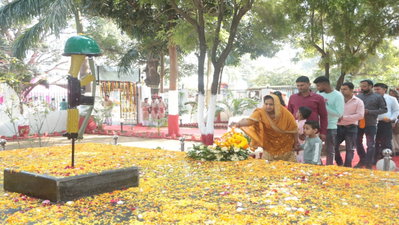 शहीद संस्मरण दिवस : रांची पुलिस लाइन में शहीद जवानों को श्रद्धांजलि, परिजन हुए सम्मानित