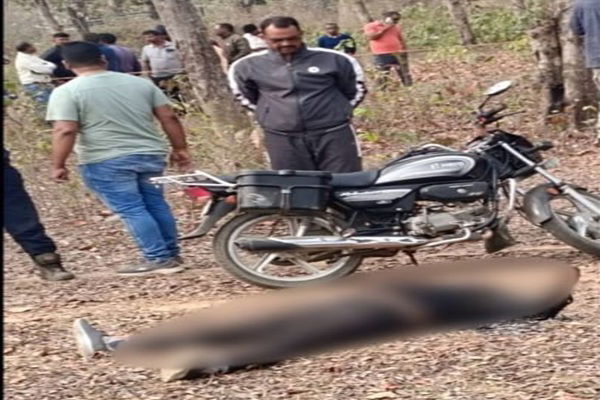 गिरिडीह : पूर्व जिप अध्यक्ष राकेश महतो का अधजला शव खांखी जंगल से बरामद