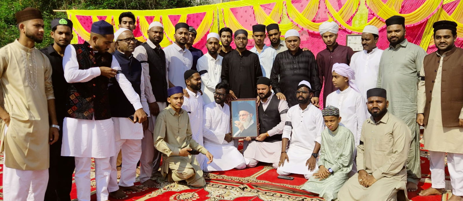 बोकारो में काली पट्टी बांध अदा की गई ईद की नमाज, युद्ध के खिलाफ विरोध जताया