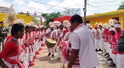 चहुंओर प्रकति पर्व सरहुल की धूम, ढ़ोल-नगाड़े और मांदर की थाप पर झूम उठी रांची