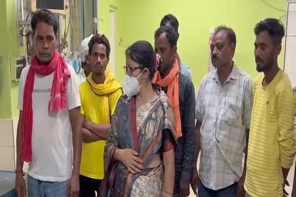 Dhanbad News : SNMMCH में मरीज की मौत, परिजनों ने इलाज में लापरवाही व ऑक्सीजन की कमी के लगाए आरोप