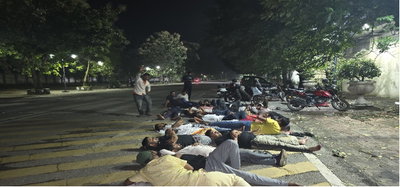 JSSC CGL विवाद :  प्रोजेक्ट भवन के बाहर सड़क पर कटी सफल अभ्यर्थियों की रात