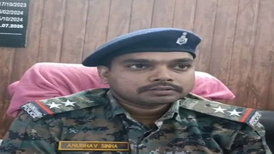 Latehar :  हथियार लहराकर ग्रामीणों को धमकाने वाले दो आरोपी गिरफ्तार, भेजे गये जेल
