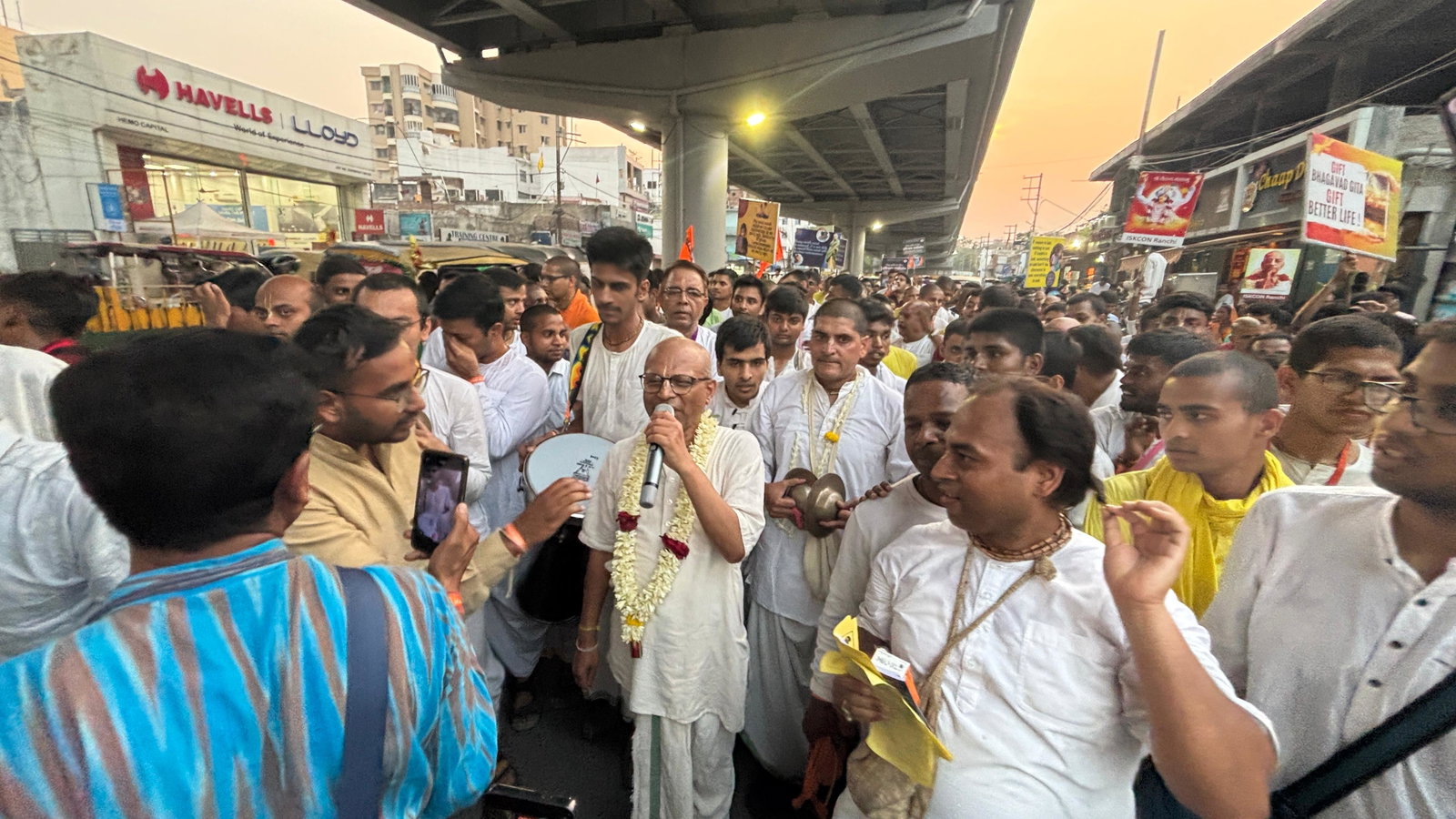 Ranchi News  : विश्व शांति के लिए निकला भव्य नगर कीर्तन, 500 से अधिक कृष्णभक्त हुए शामिल