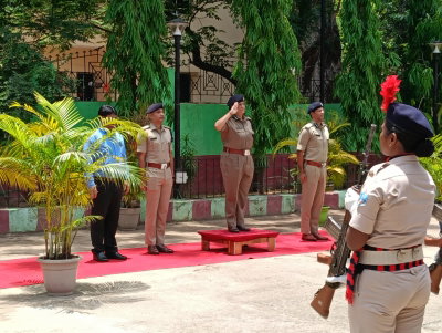 Jharkhand News :  लॉ एंड ऑर्डर की समीक्षा करने लातेहार पहुंचीं डीजीपी, दिया गया गार्ड ऑफ ऑनर