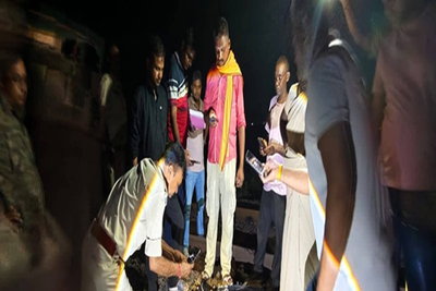Kharswan News : जनशताब्दी एक्सप्रेस की खिड़की से मां ने डेढ़ माह के बेटे को फेंका, दूसरे बच्चे की यात्रियों ने बचाई जान