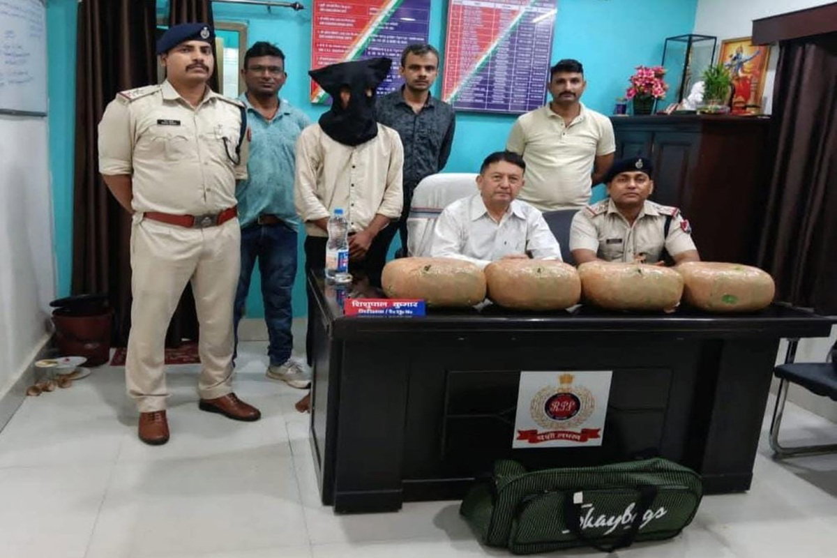 RPF की कार्रवाई, रांची रेलवे स्टेशन पर 12 किलो गांजा के साथ तस्कर गिरफ्तार