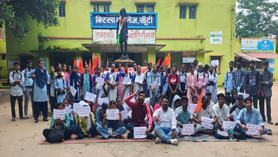 बिरसा कॉलेज में स्नातक सीटें बढ़ाने की मांग, ABVP के नेतृत्व में छात्रों ने किया प्रदर्शन