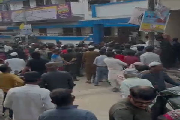 रांची निकाय चुनाव :  हिंदपीढ़ी में दो पक्षों के समर्थक आपस में भिड़े, जमकर चले लात-घुसे