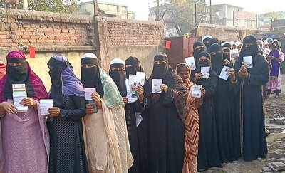 धनबाद :  वार्ड 41 में निकाय चुनाव को लेकर उत्साह, बूथ 20 में महिलाओं की सक्रिय भागीदारी