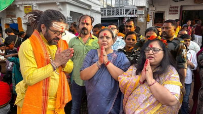 देवघर :  मंत्री दीपिका पांडेय सिंह ने बाबा बैद्यनाथ धाम में की पूजा-अर्चना