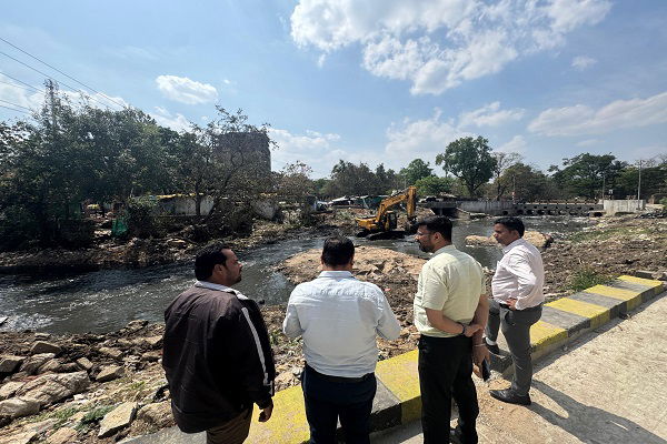 रांची में सफाई का महाभियान, तपोवन मंदिर क्षेत्र के नाले में उतरी पोकलेन