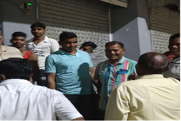 चतरा :  ज्वेलरी शॉप संचालक की बाइक की डिक्की से लाखों के जेवरात ले उड़े चोर