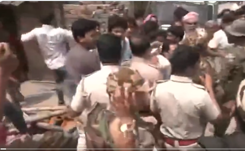 बंगाल चुनाव :   मुर्शिदाबाद में AJUP प्रमुख हुमायूं कबीर और TMC समर्थकों के बीच झड़प