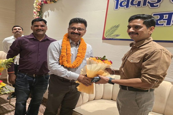 रांची के निवर्तमान ग्रामीण एसपी को विदाई, नए एसपी का गर्मजोशी से स्वागत