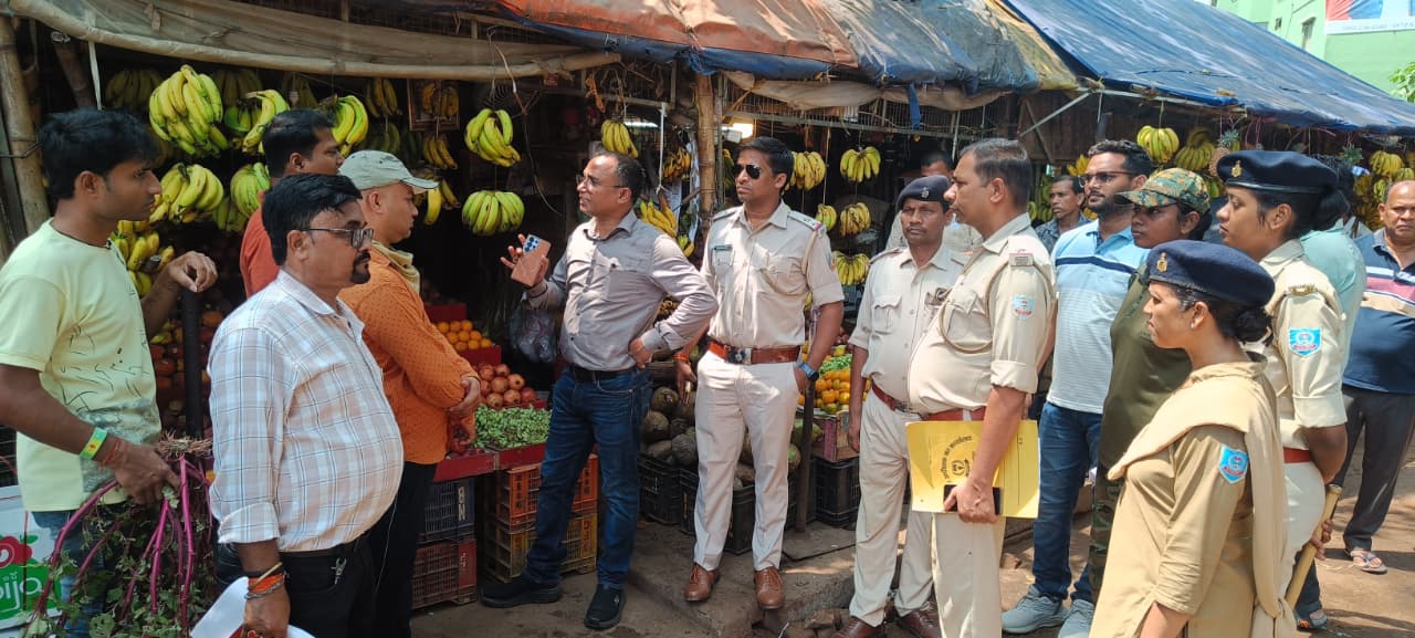 बहरागोड़ा : बाजार से हटाया गया अतिक्रमण, जाम से निजात के लिए भारी वाहनों की एंट्री पर रोक