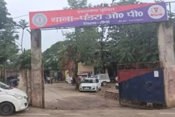Ranchi News :  युवक को बकाया पैसा मांगना पड़ा भारी, चालक पर ऑटो से धक्का मारने व घसीटने का आरोप