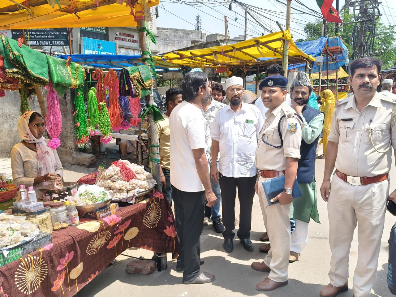 Ranchi News : मोहर्रम को लेकर लोअर बाजार थाना प्रभारी ने कर्बला चौक का किया निरीक्षण