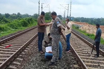 Dhanbad :  ट्रेन की चपेट में आकर व्यक्ति की मौत, कुछ देर रुकी राजधानी एक्सप्रेस