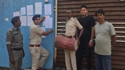 Ramgarh :  राहुल दुबे के खिलाफ इश्तिहार चस्पा, कुर्की जब्ती वारंट भी जारी
