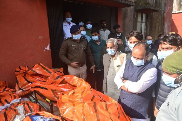 एयर एंबुलेंस क्रैश :  चतरा पहुंचे मंत्री इरफान अंसारी, हालात की समीक्षा की