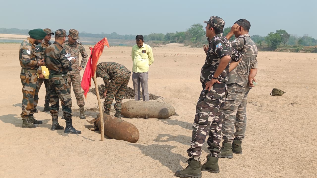 बहरागोड़ा : स्वर्णरेखा तट पर मिले शक्तिशाली बम को डिफ्यूज करने की तैयारी, सेना व एयरफोर्स अलर्ट