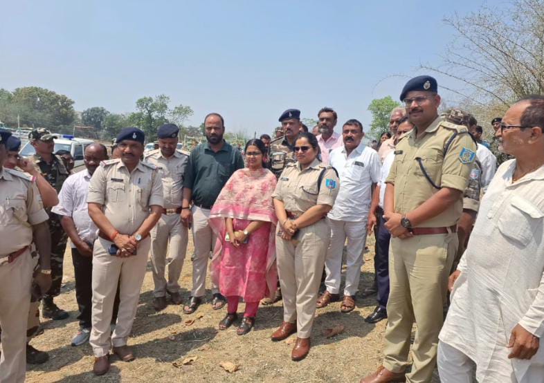 रामनवमी को लेकर प्रशासन अलर्ट, पलामू DC-SP ने बैठक व फ्लैग मार्च किया