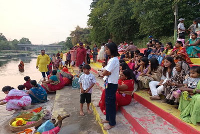 चक्रधरपुर: लोक आस्था का चैती छठ पर्व, अस्ताचलगामी सूर्य को दिया अर्घ्य