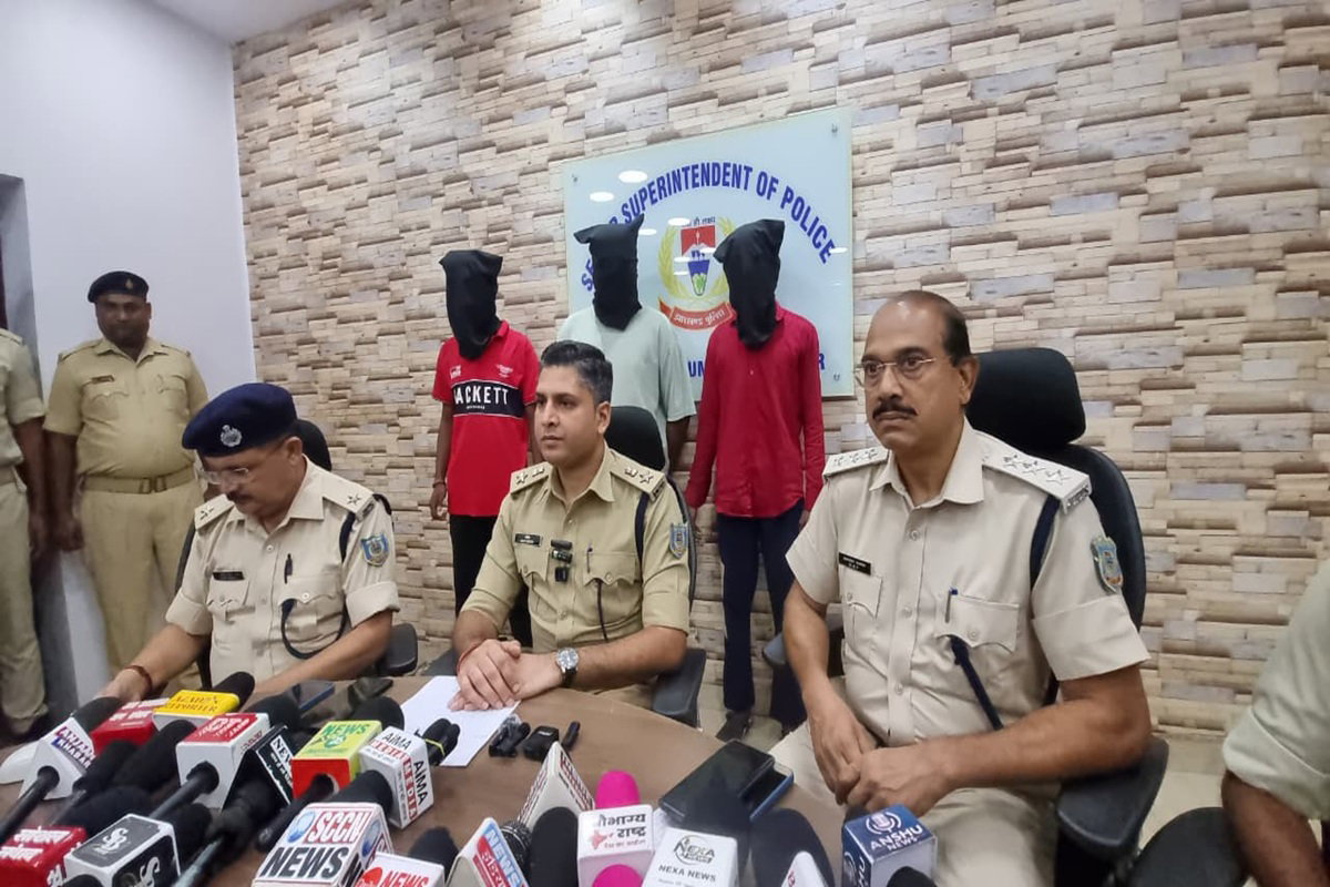 Jamshedpur Crime : व्यवसायी से रंगदारी मांगने व फायरिंग मामले में तीन आरोपी गिरफ्तार