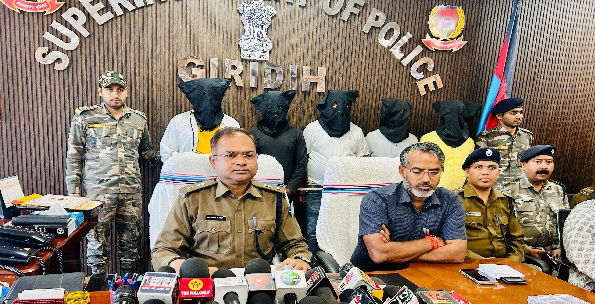 गिरिडीह  :  निगम चुनाव गोलीकांड मामले में शिवम आजाद समेत पांच गिरफ्तार, हथियार व गोली बरामद