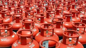 LPG गैस बुकिंग के नियम फिर बदले, अब 35 दिन बाद मिलेगा दूसरा सिलेंडर