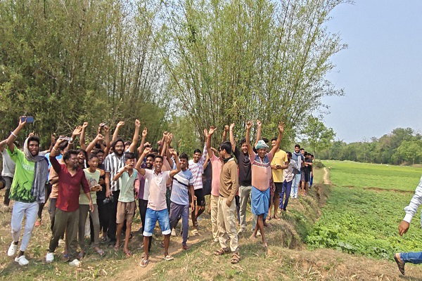 बहरागोड़ा: स्वर्णरेखा में थमा `मौत` का साया, सेना ने बम को किया डिफ्यूज
