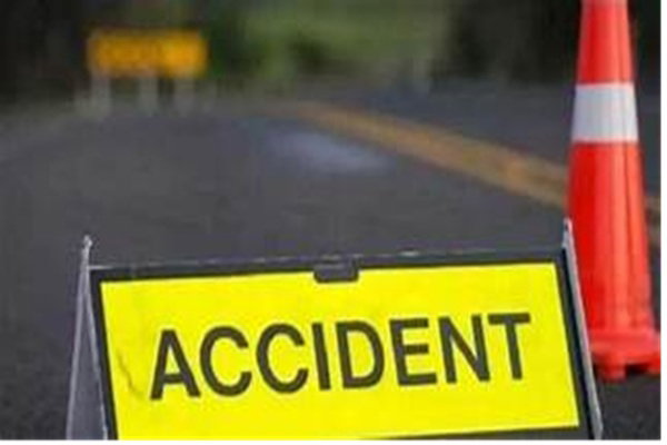 पलामू :  बस में बच्चों को बैठा रहे खलासी को हाइवा ने रौंदा, मौके पर मौत