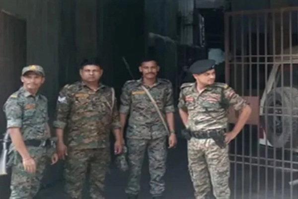 Gayaji News : पूर्व सांसद के किराएदार के घर से भारी मात्रा में नकली व नशीली दवाएं बरामद, देवघर से है कनेक्शन