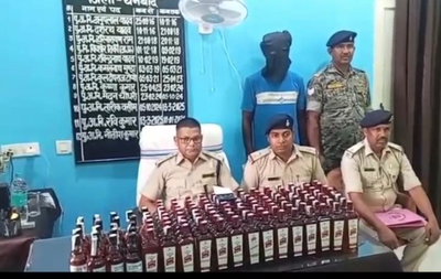 Dhanbad News :  ऑटो से बिहार भेजी जा रही थी अवैध शराब की खेप, पुलिस ने तस्कर को दबोचा