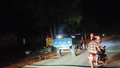Jamtara News :  नारायणपुर थाने के पास से रातभर गुजर रहे बालू लदे वाहन, SDPO बोले-होगी कार्रवाई