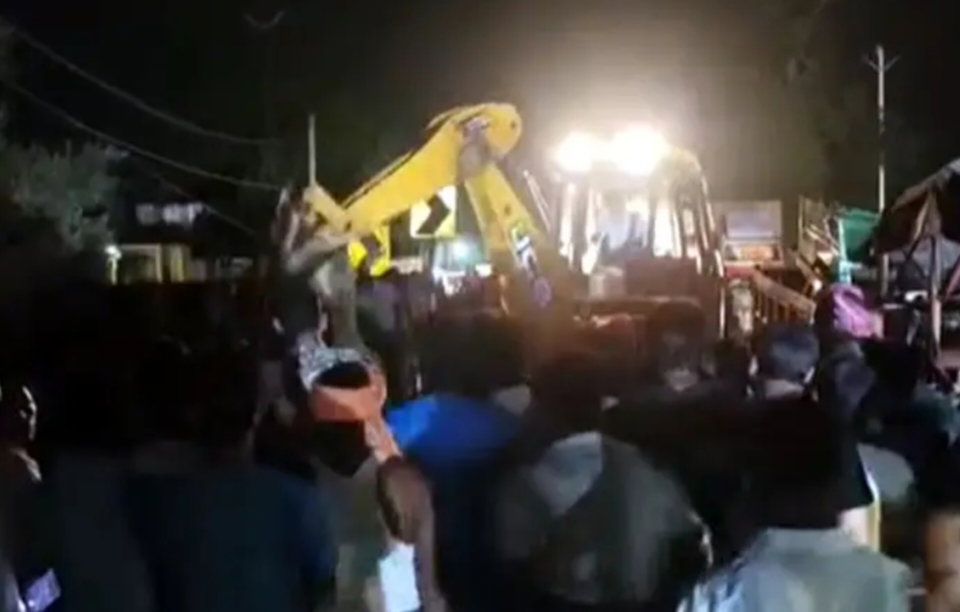Ramgarh News :  बारलोंग NH-23 में बस-ऑटो की जोरदार टक्कर, दो की मौत, दो की हालत गंभीर