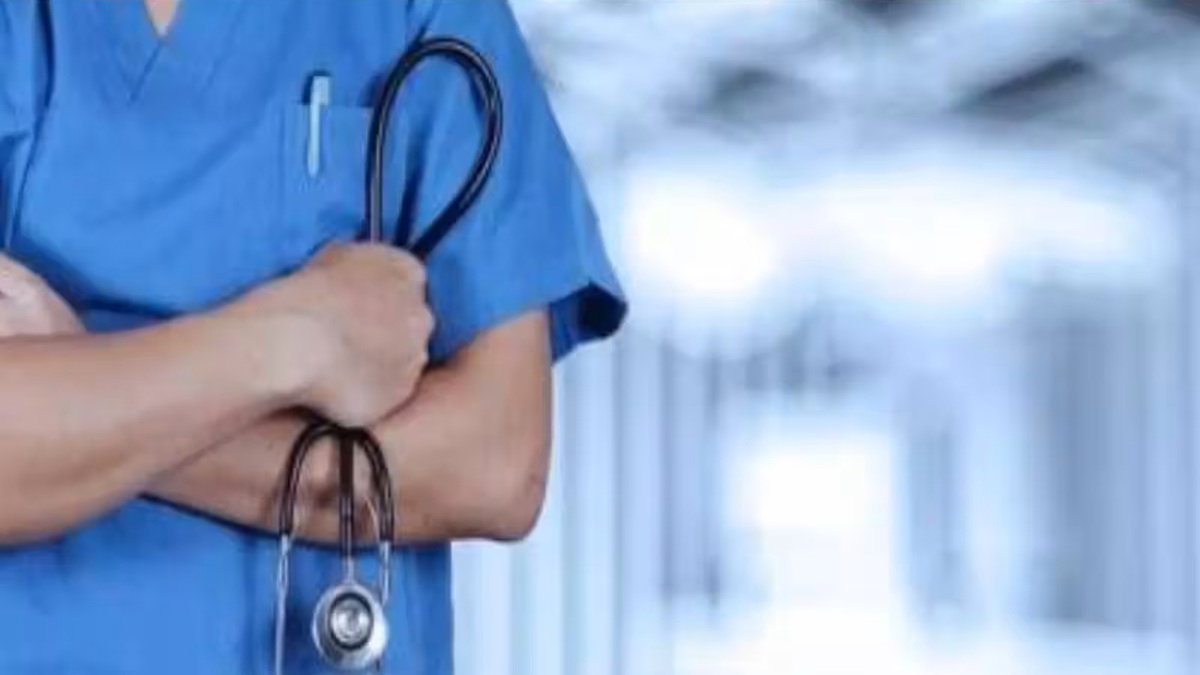 Health News : देवघर में अस्पतालों के आउटसोर्सिंग कर्मियों के लिए 15 करोड़ जारी, अब बिना बायोमेट्रिक नहीं मिलेगा पेमेंट