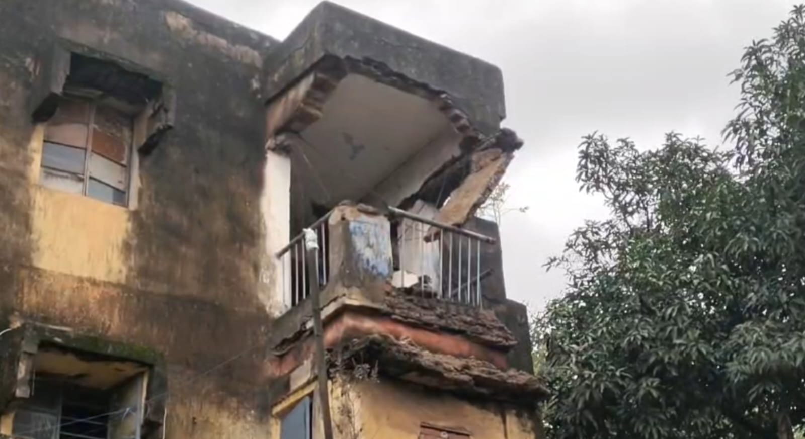 balcony collapses