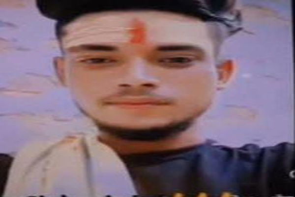 चक्रधरपुर :  पोर्टरखोली में युवक की धारदार हथियार से गला रेतकर हत्या